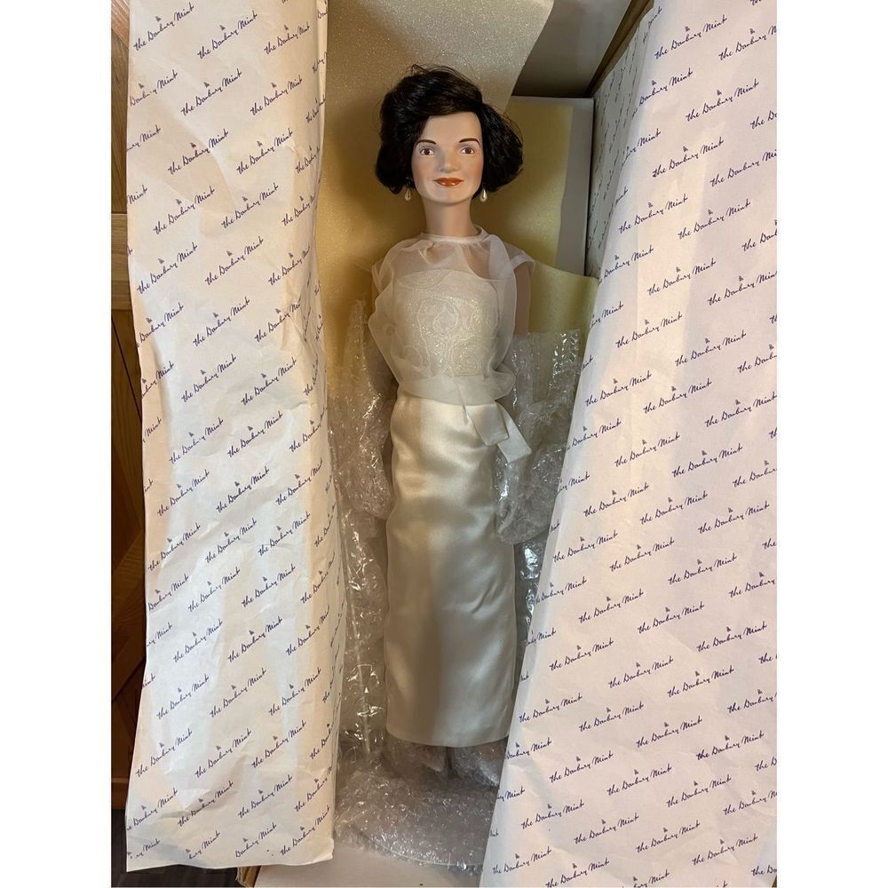 Danbury Mint - First Ladies Collection  Jacqueline Kennedy Box /COA